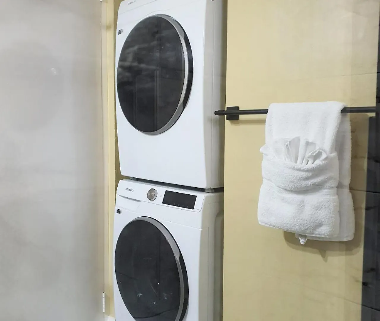 公寓 Choose To Be Happy At The Seville Apt #C4 - 2-Bedroom 金斯敦