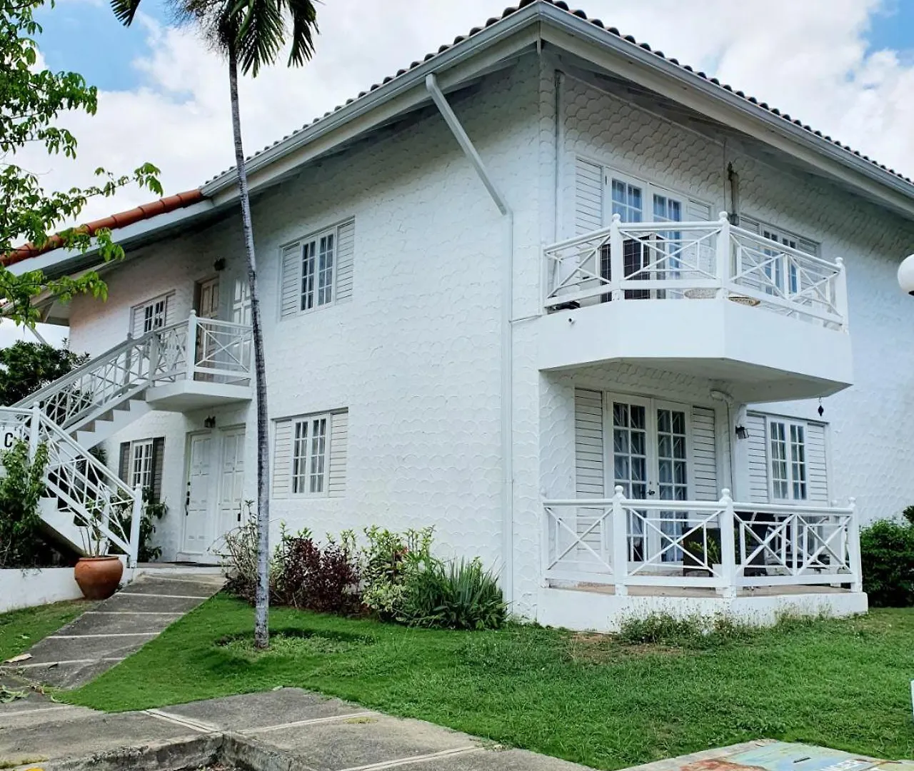 Choose To Be Happy At The Seville Apt #C4 - 2-Bedroom 金斯敦 0*,