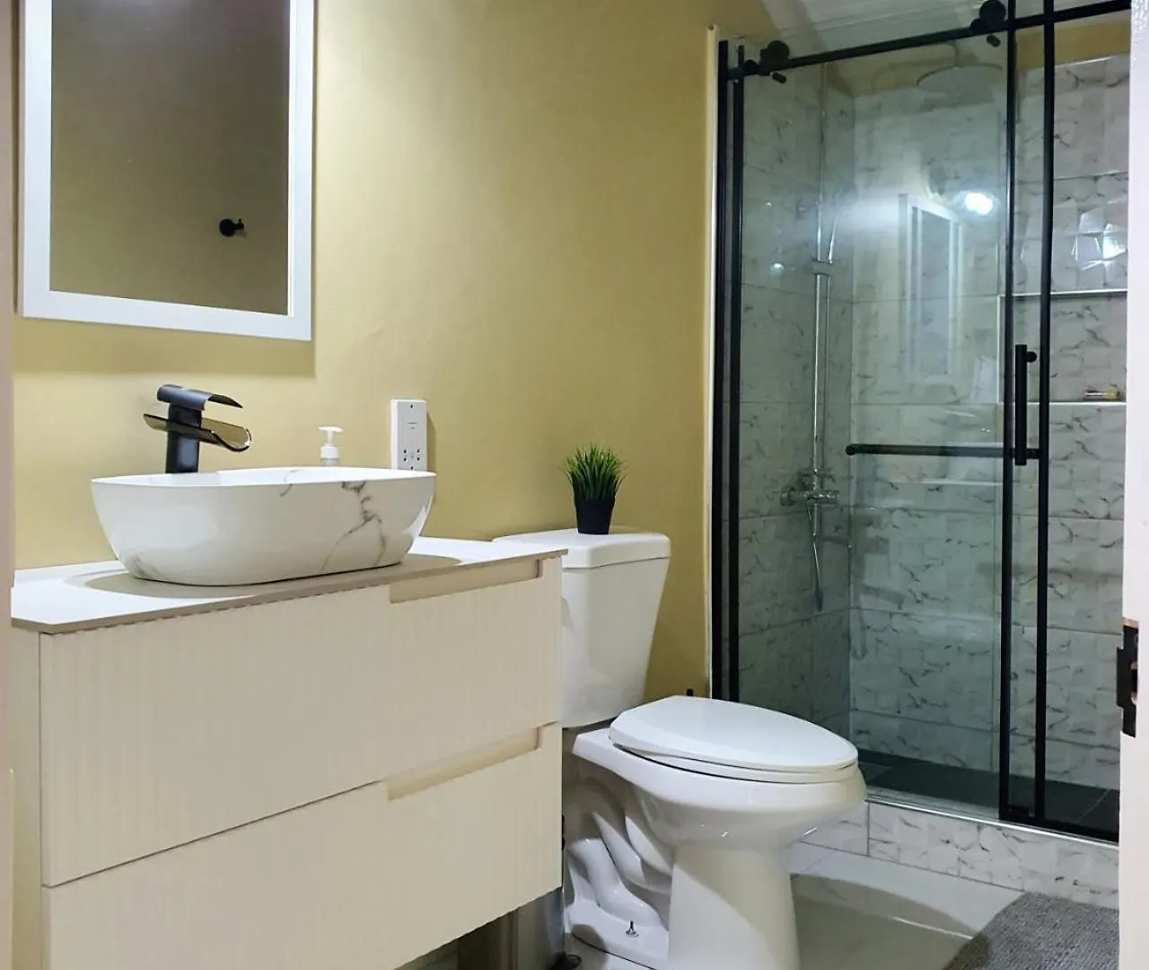 公寓 Choose To Be Happy At The Seville Apt #C4 - 2-Bedroom 金斯敦 牙买加